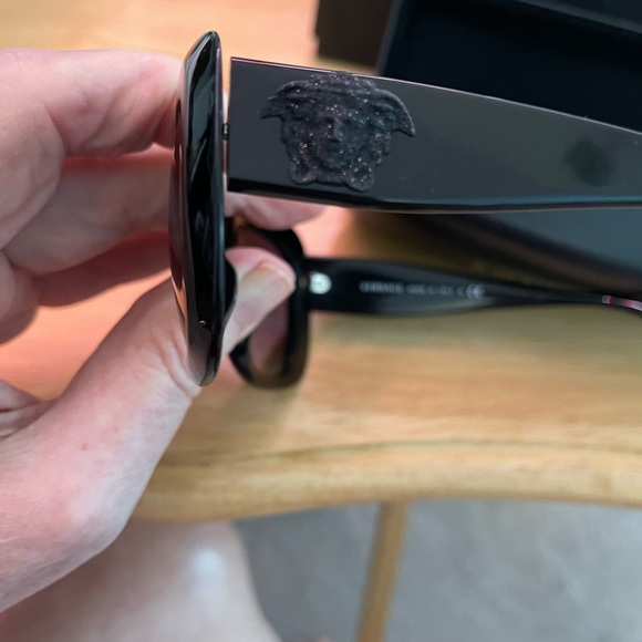 Men’s/Unisex VERSACE Oversize Sunglasses in Black Acetate - Picture 12 of 13